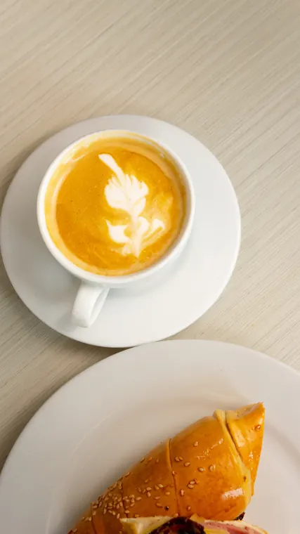Panadería Tulipán: café y cachito
